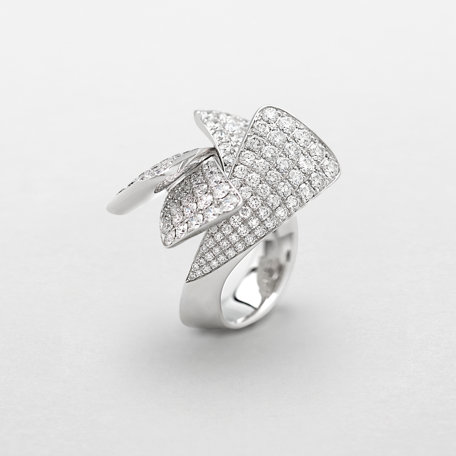 white gold and diamonds ring