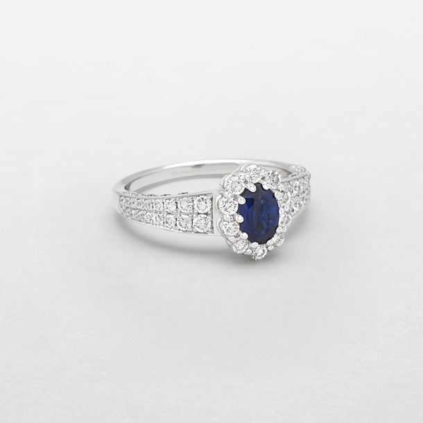 anello in oro bianco, diamanti e zaffiro
