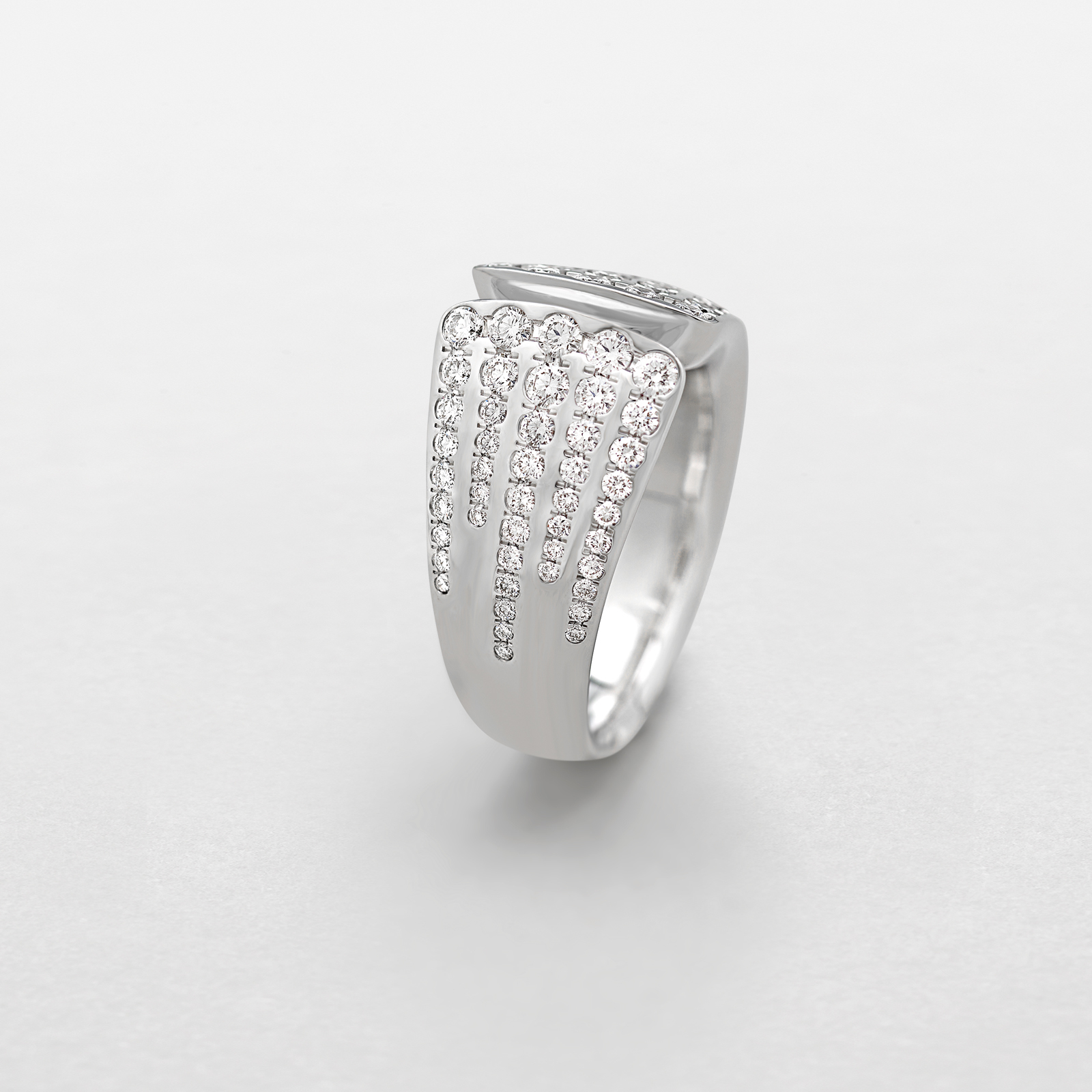 white gold and diamonds ring