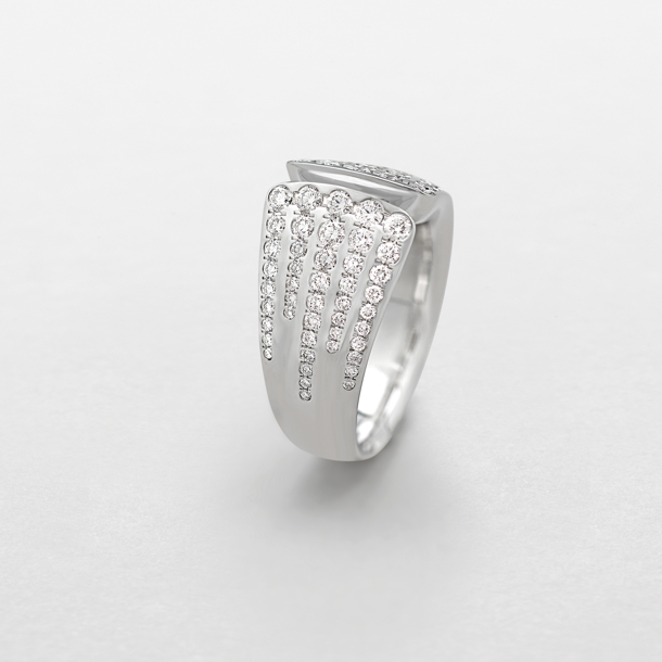 anello in oro bianco e diamanti
