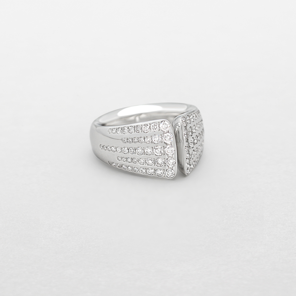 anello in oro bianco e diamanti