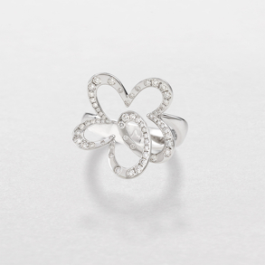 anello in oro bianco e diamanti