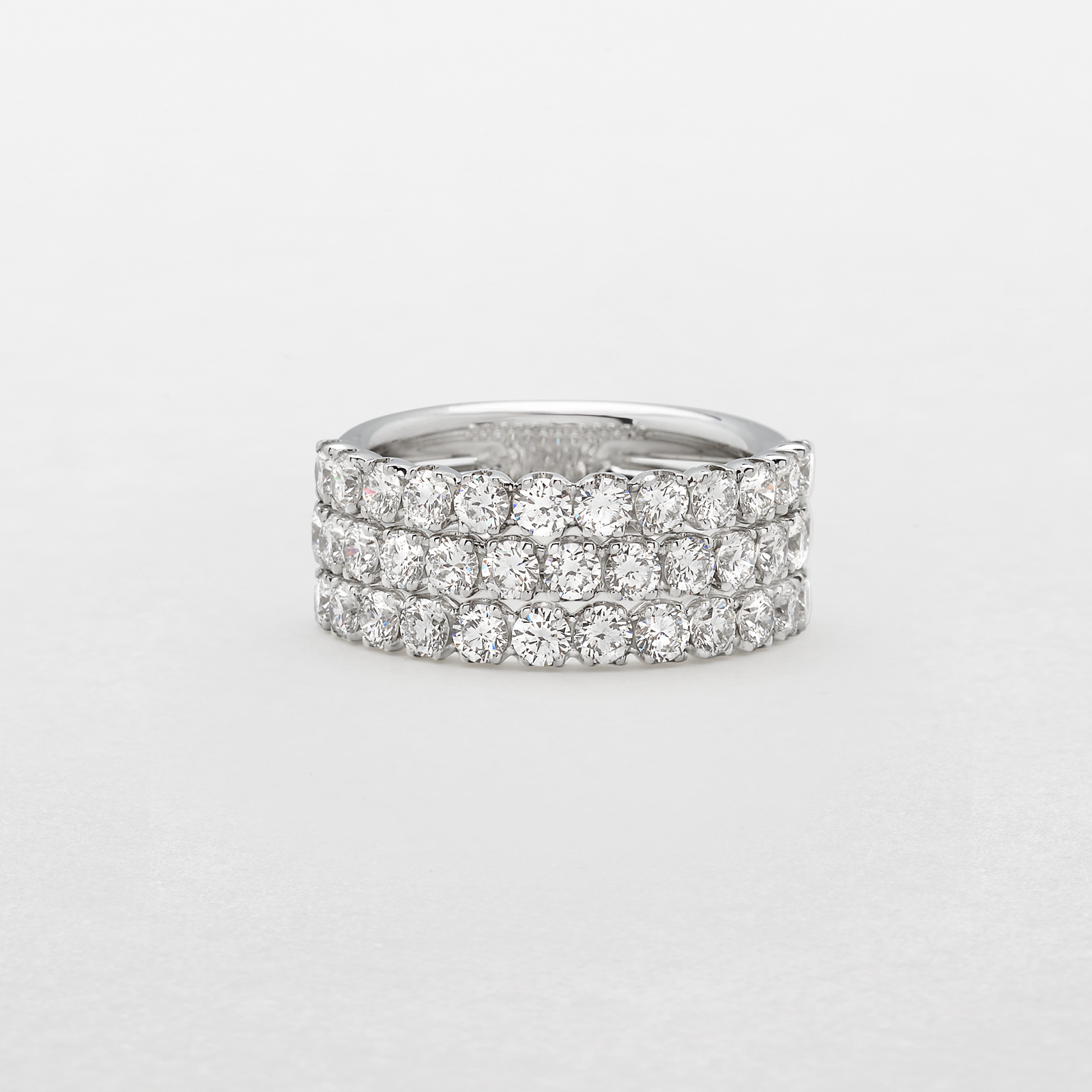 anello in oro bianco e diamanti