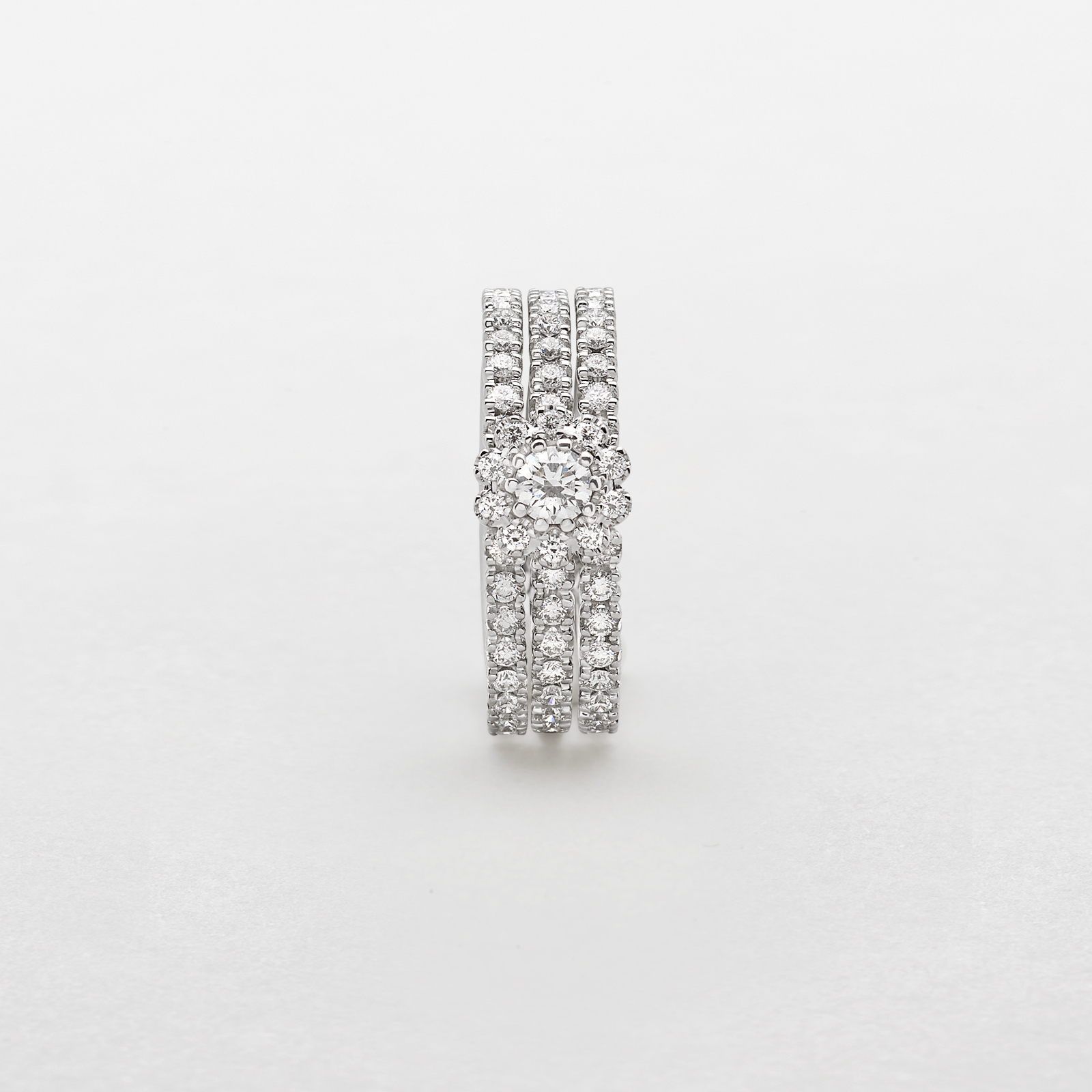 anello in oro bianco e diamanti