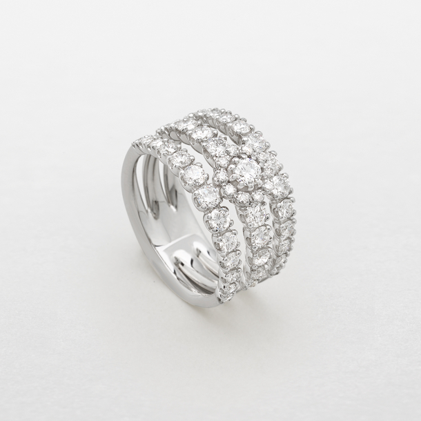 anello in oro bianco e diamanti