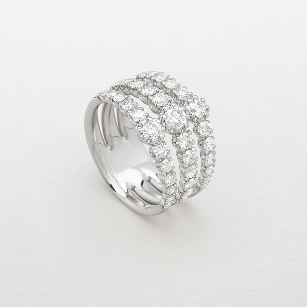 anello in oro bianco e diamanti