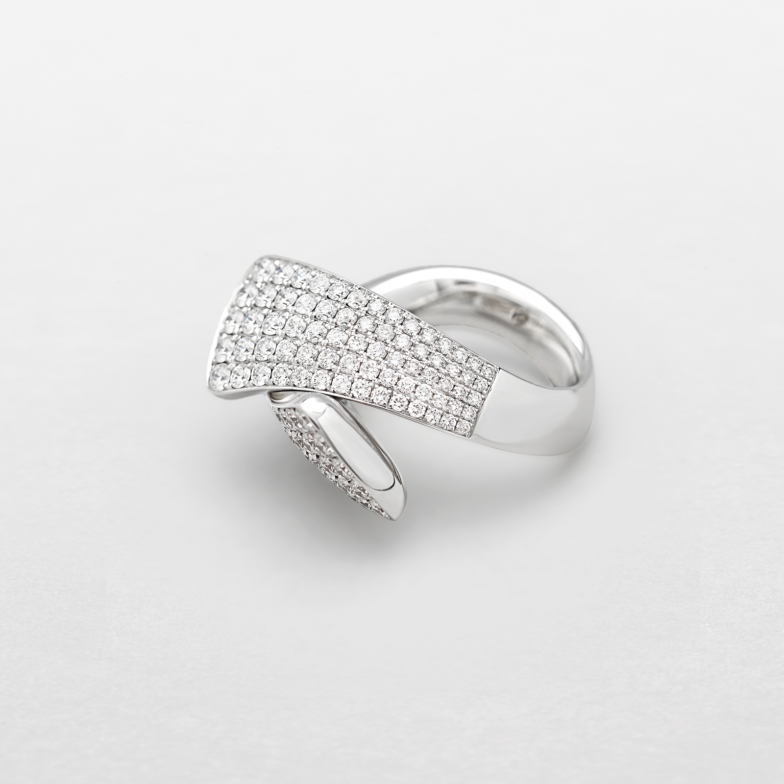 white gold and diamonds ring