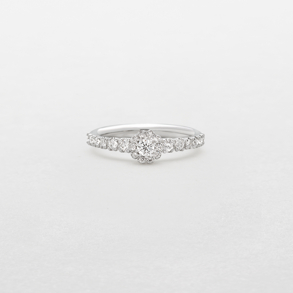 white gold and diamonds ring