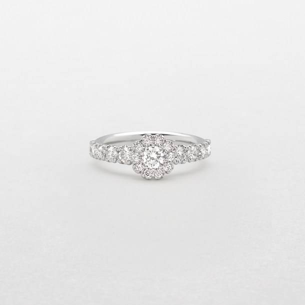 anello in oro bianco e diamanti