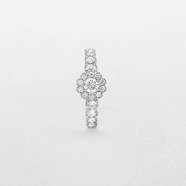 anello in oro bianco e diamanti