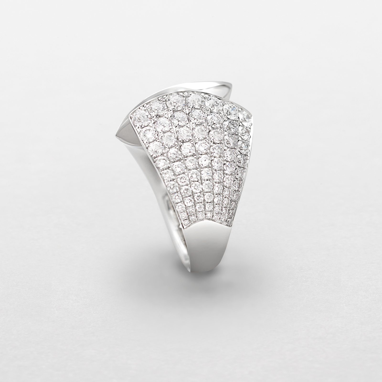 white gold and diamonds ring