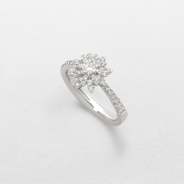 anello in oro bianco e diamanti