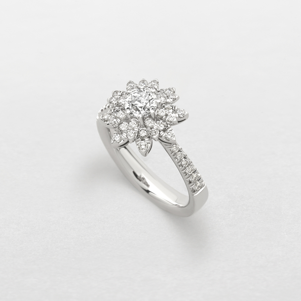 anello in oro bianco e diamanti