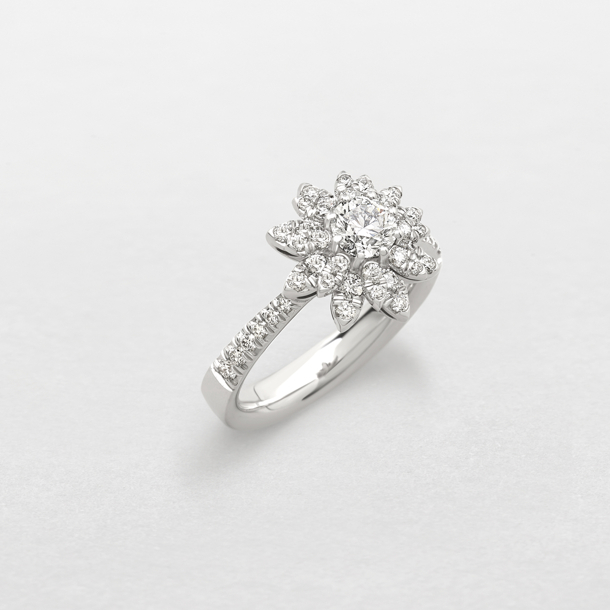 anello in oro bianco e diamanti