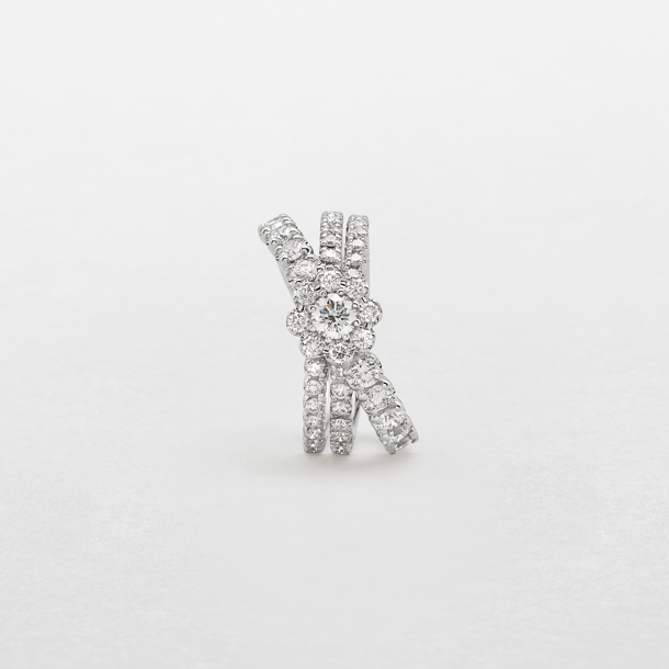 anello in oro bianco e diamanti