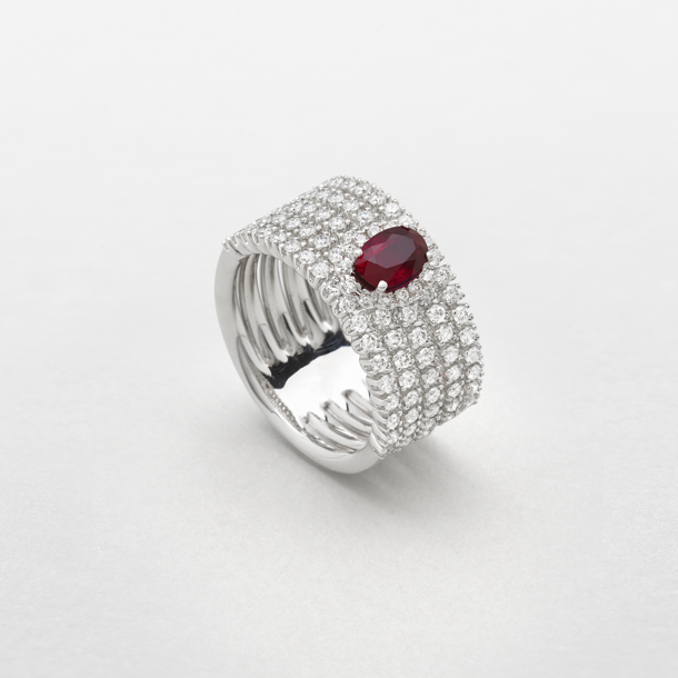 anello in oro bianco, diamanti e rubino