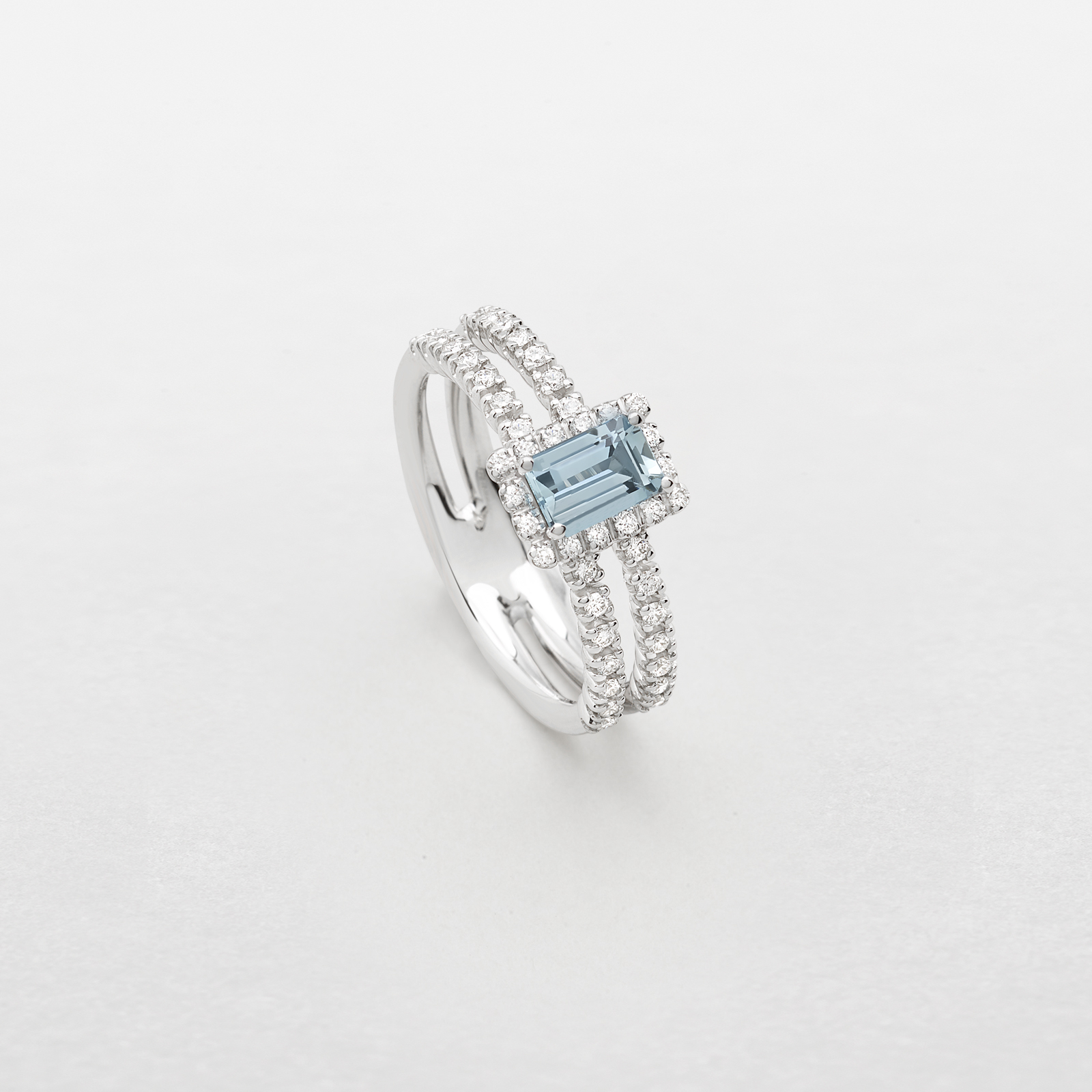 white gold with diamonds and aquamarine ring
