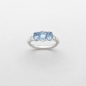 anello in oro bianco, diamanti e acquamarina