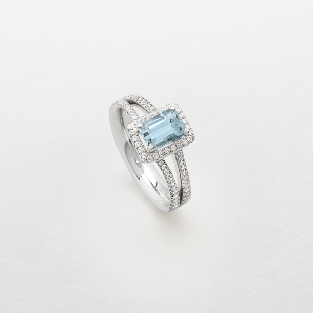 white gold with diamonds and aquamarine ring