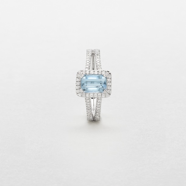 white gold with diamonds and aquamarine ring