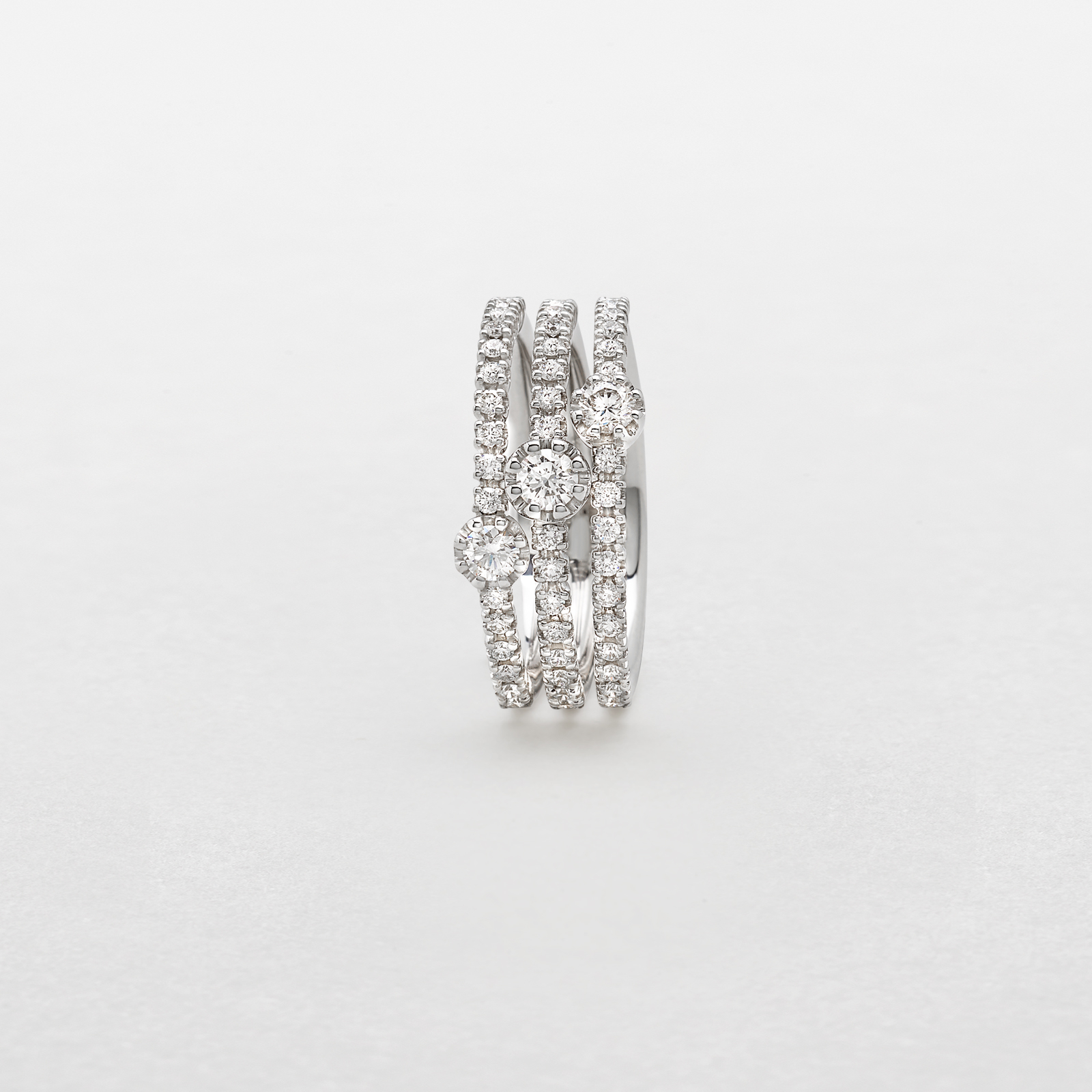 anello in oro bianco e diamanti