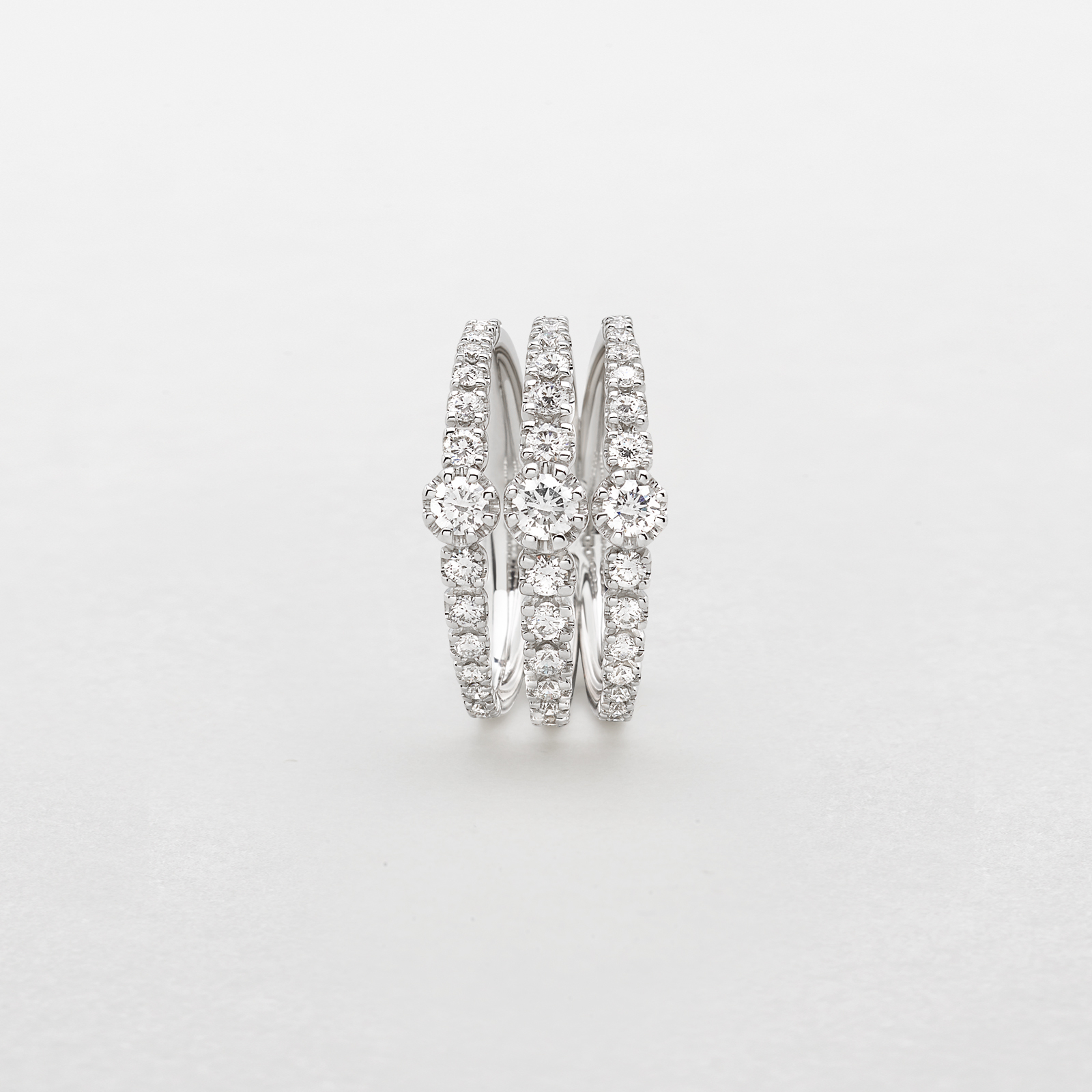 anello in oro bianco e diamanti