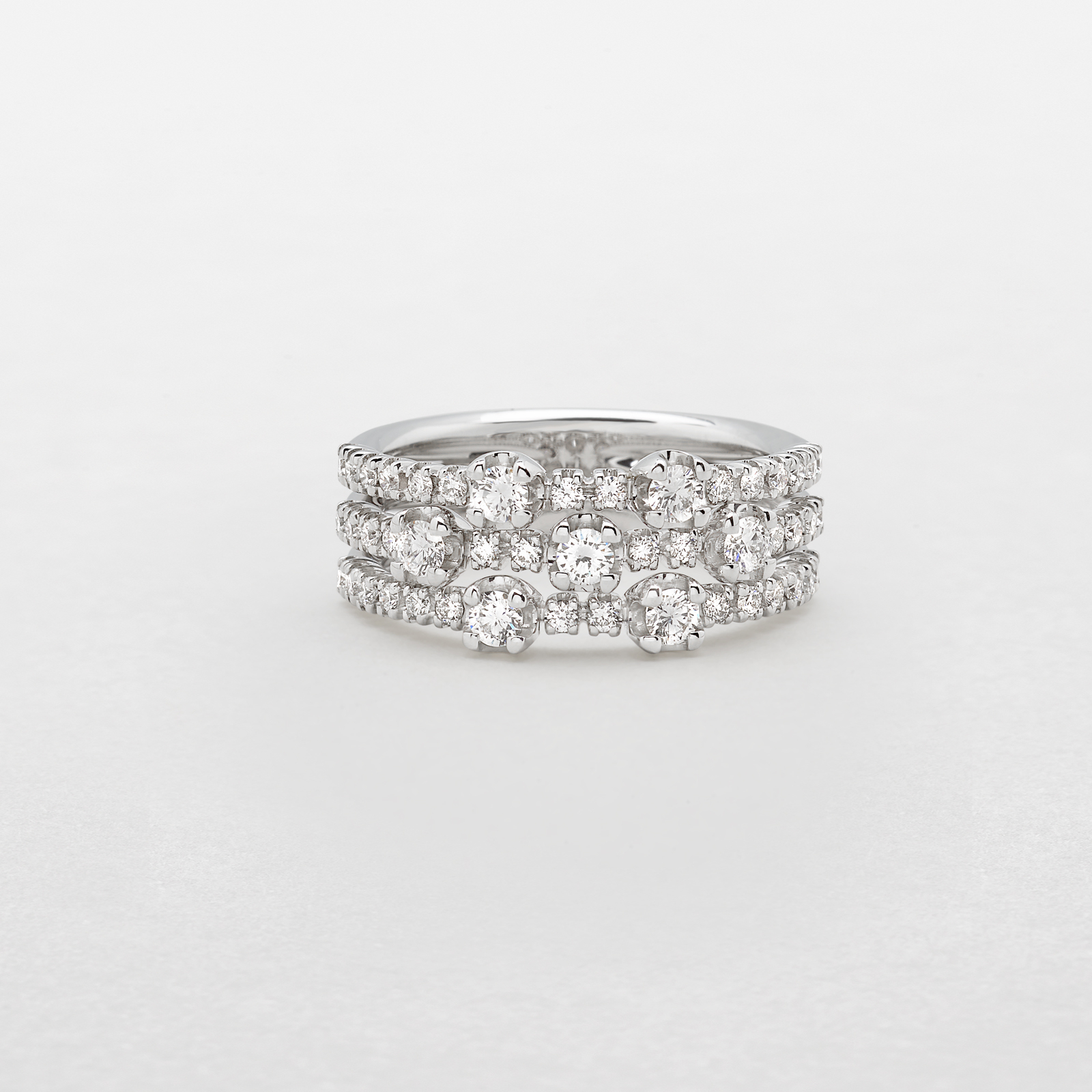 anello in oro bianco e diamanti