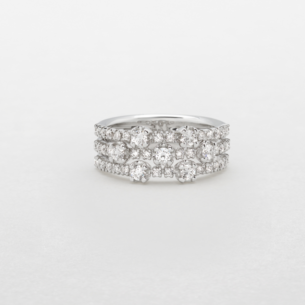 anello in oro bianco e diamanti