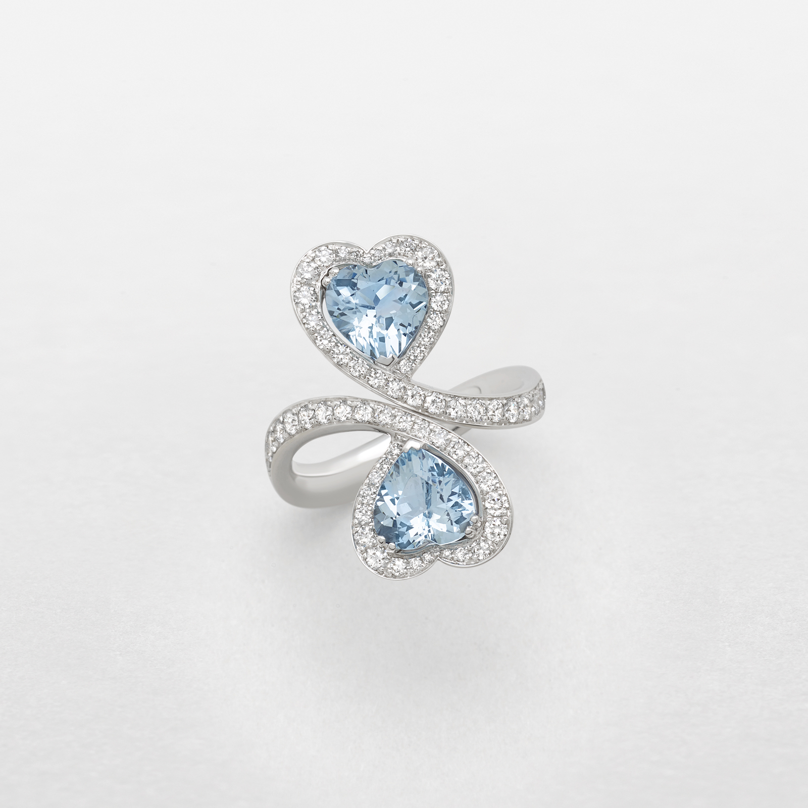 anello in oro bianco, diamanti e acquamarina