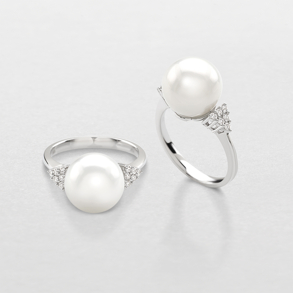 white gold with pearl and diamonds ring