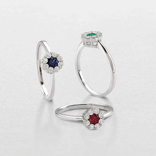 anello in oro bianco, diamanti  e pietre colore