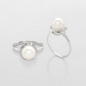 anello in oro bianco, diamanti e perla