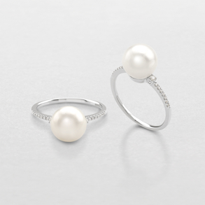 anello in oro bianco, diamanti e perla