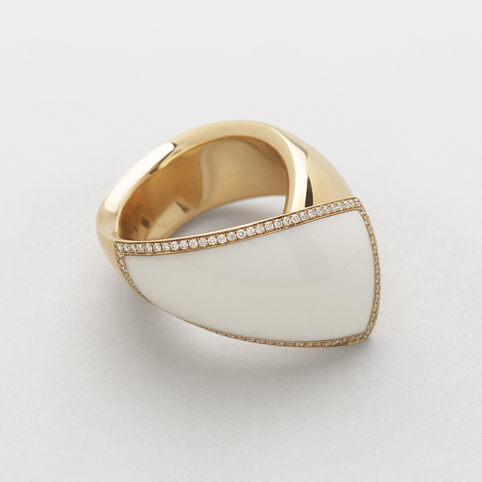 anello in oro rosa, kogolong e diamanti