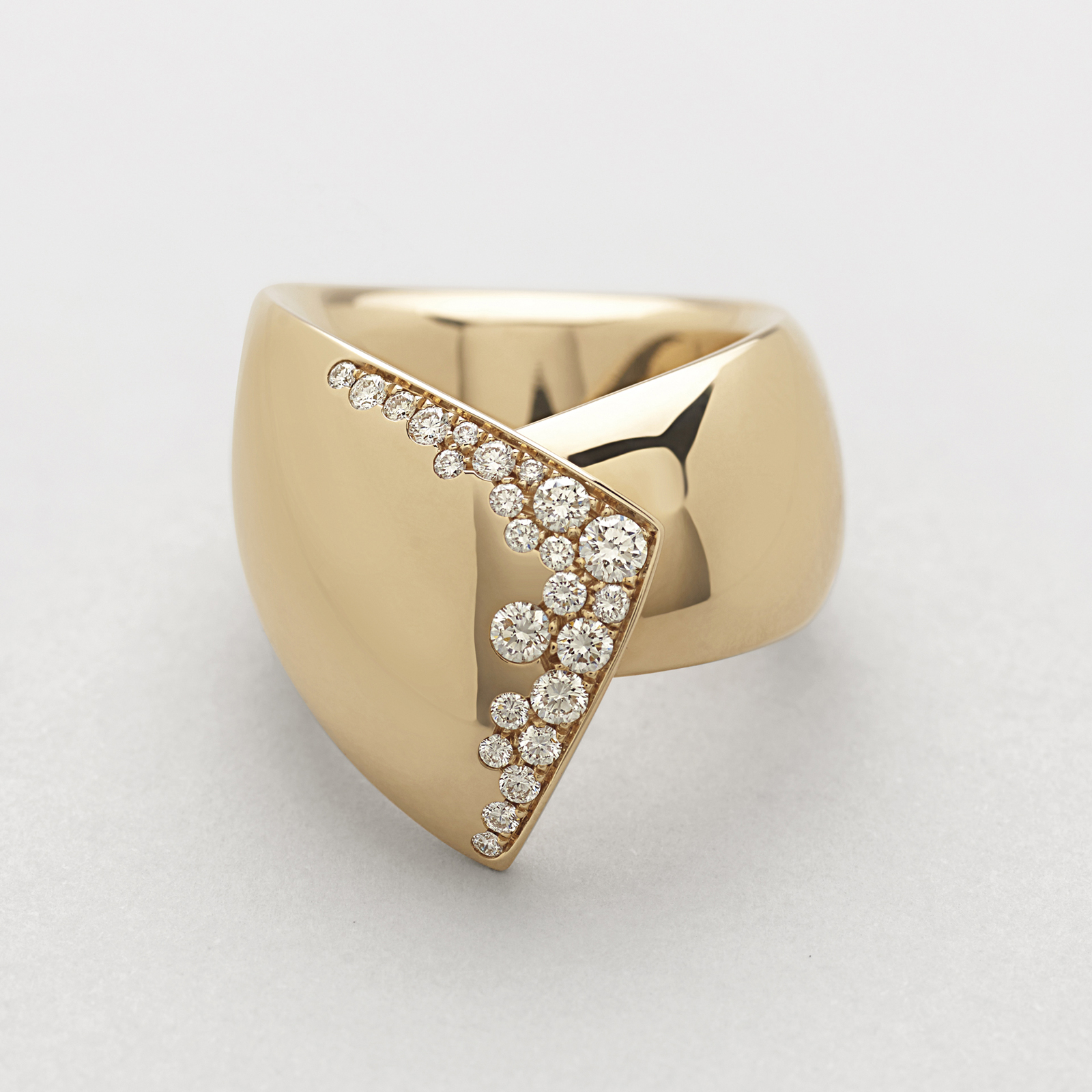 anello in oro rosa e diamanti