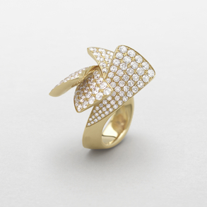 rose gold and diamonds ring