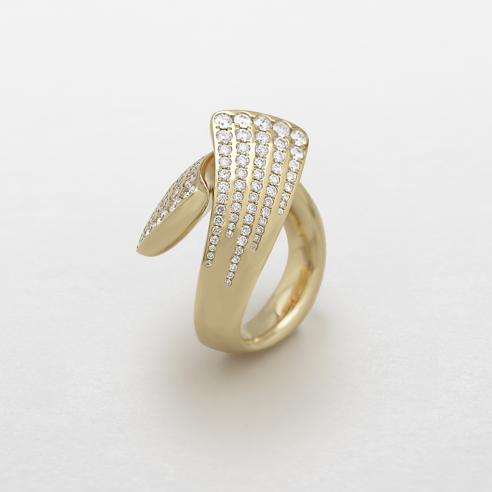 rose gold and diamonds ring