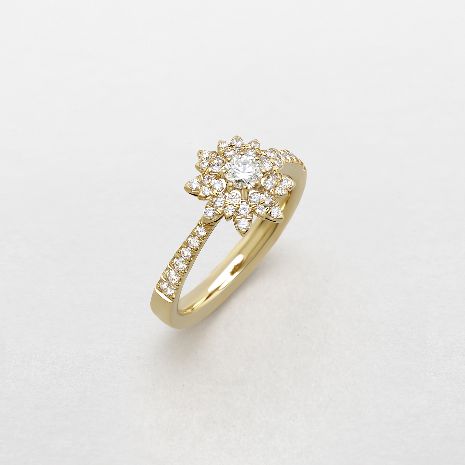 anello in oro rosa e diamanti