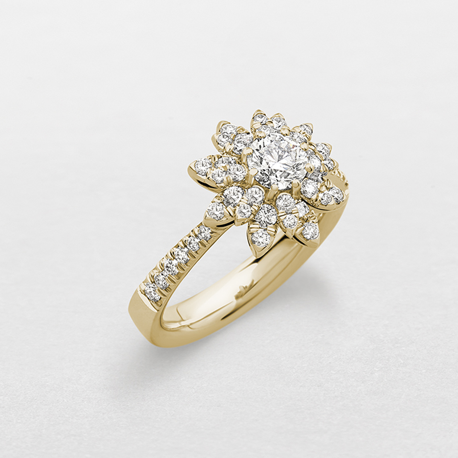 anello in oro rosa e diamanti