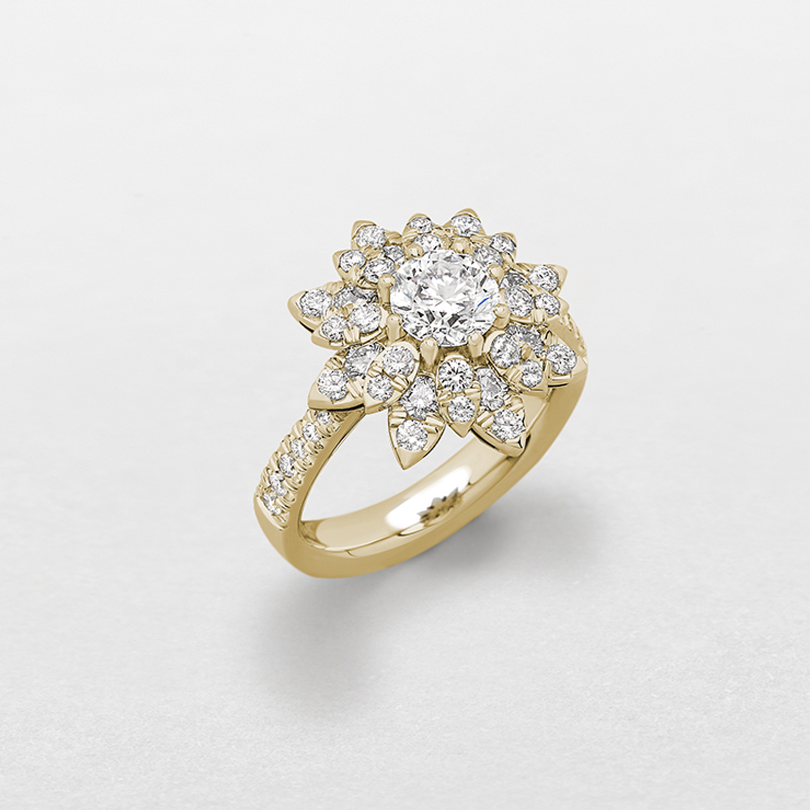 anello in oro rosa e diamanti