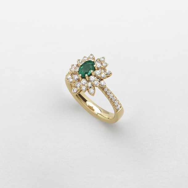 anello in oro rosa, diamanti e smeraldo