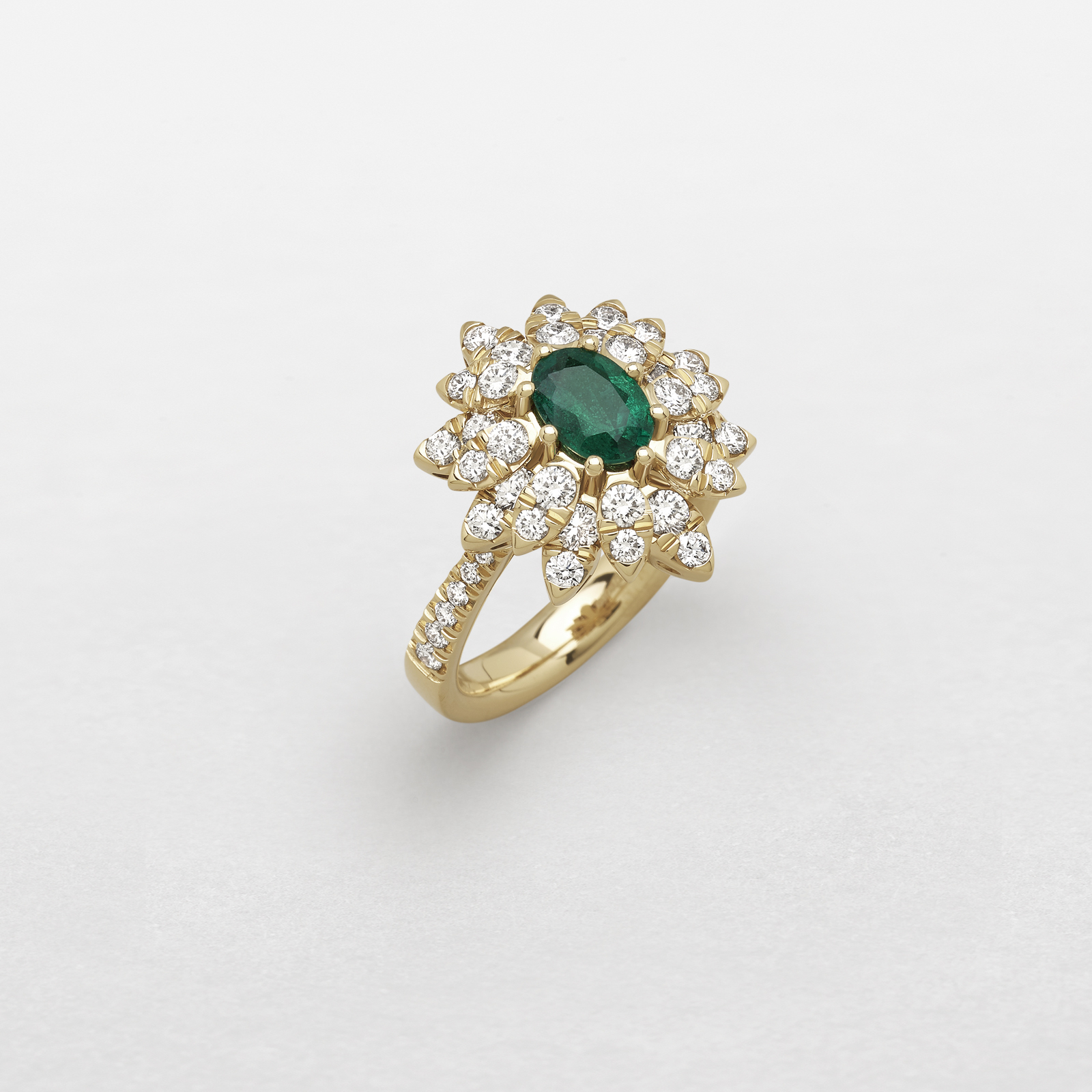 anello in oro rosa, diamanti e smeraldo