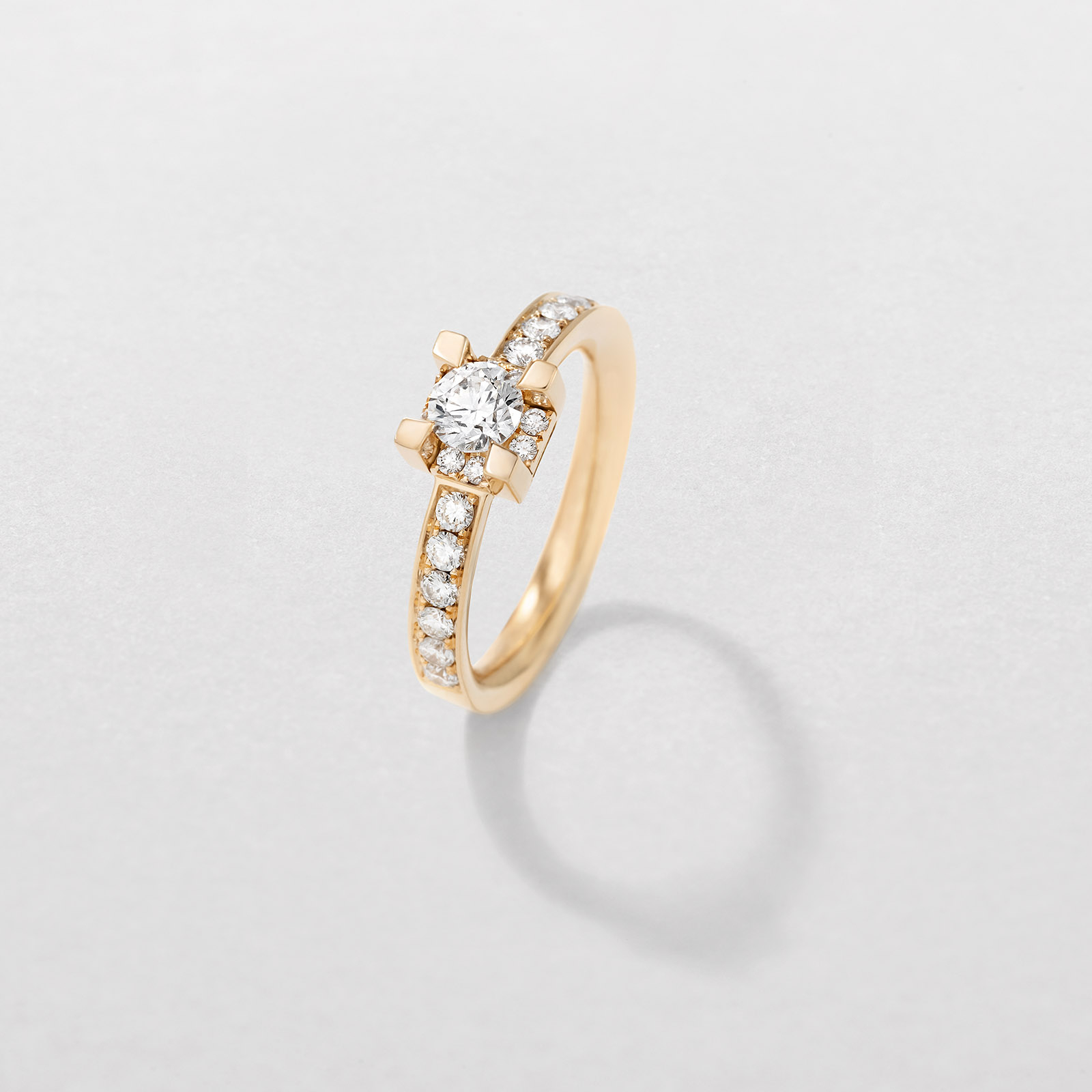 rose gold and diamonds ring