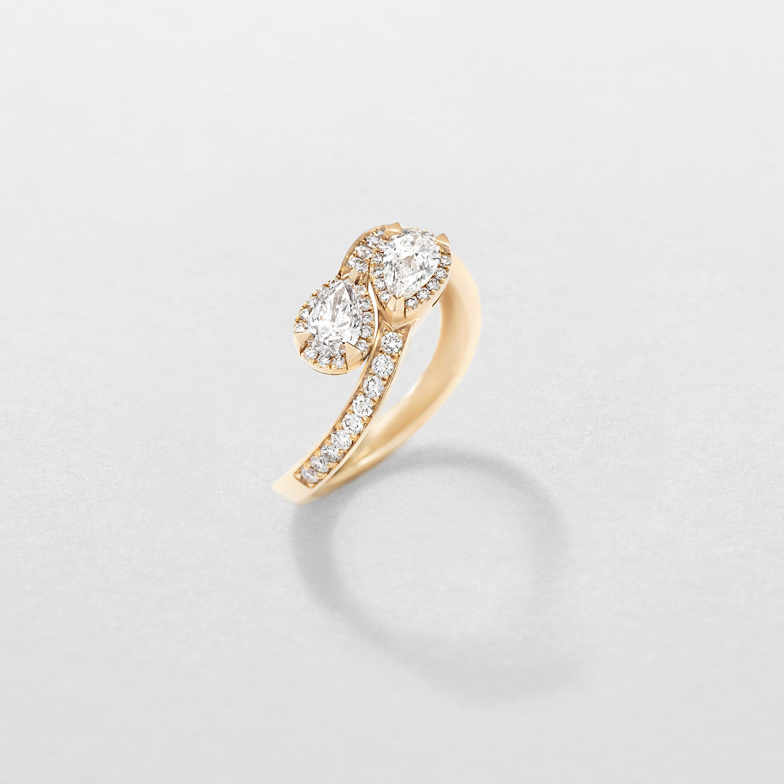 rose gold and diamonds ring