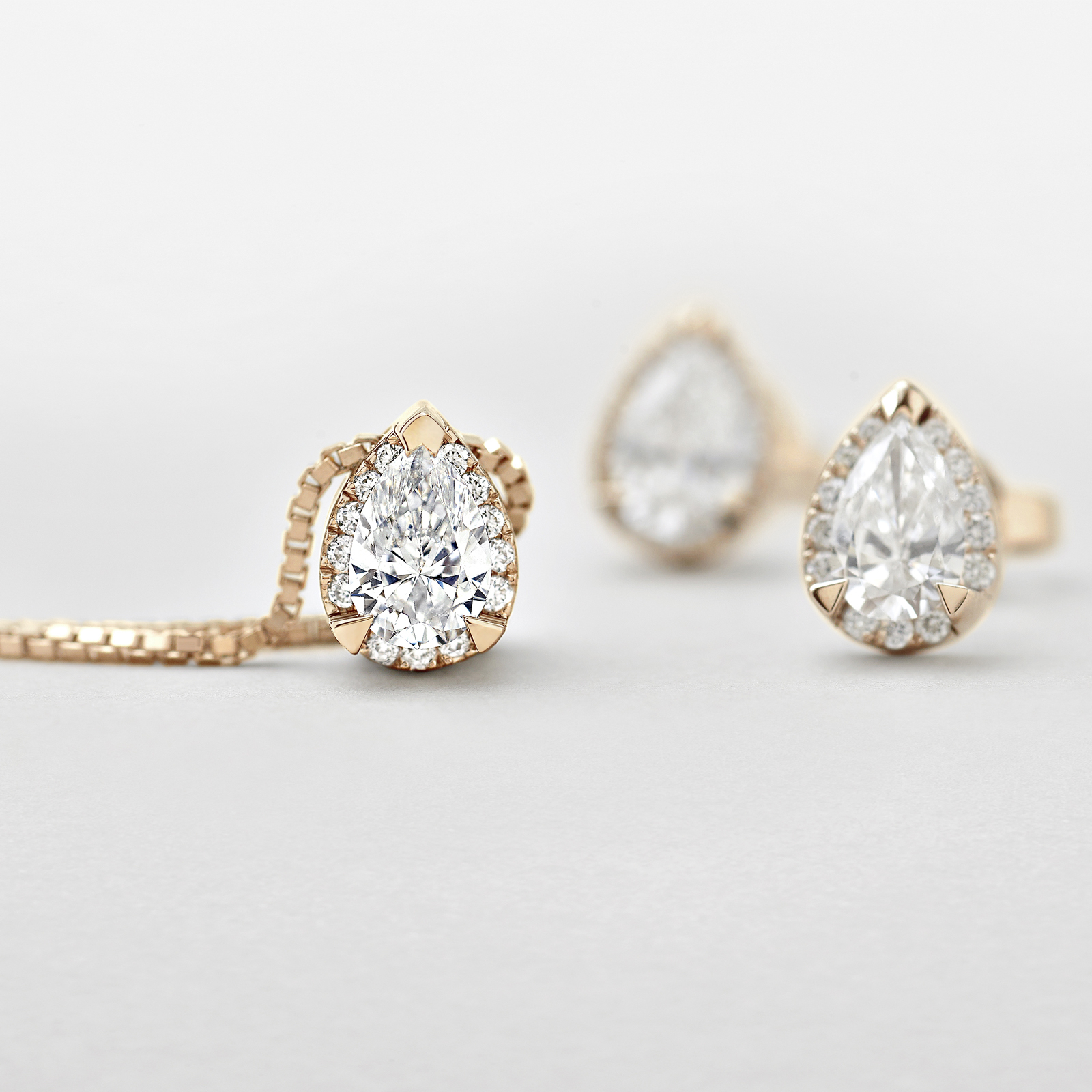 orecchini in oro rosa, bianco e diamanti