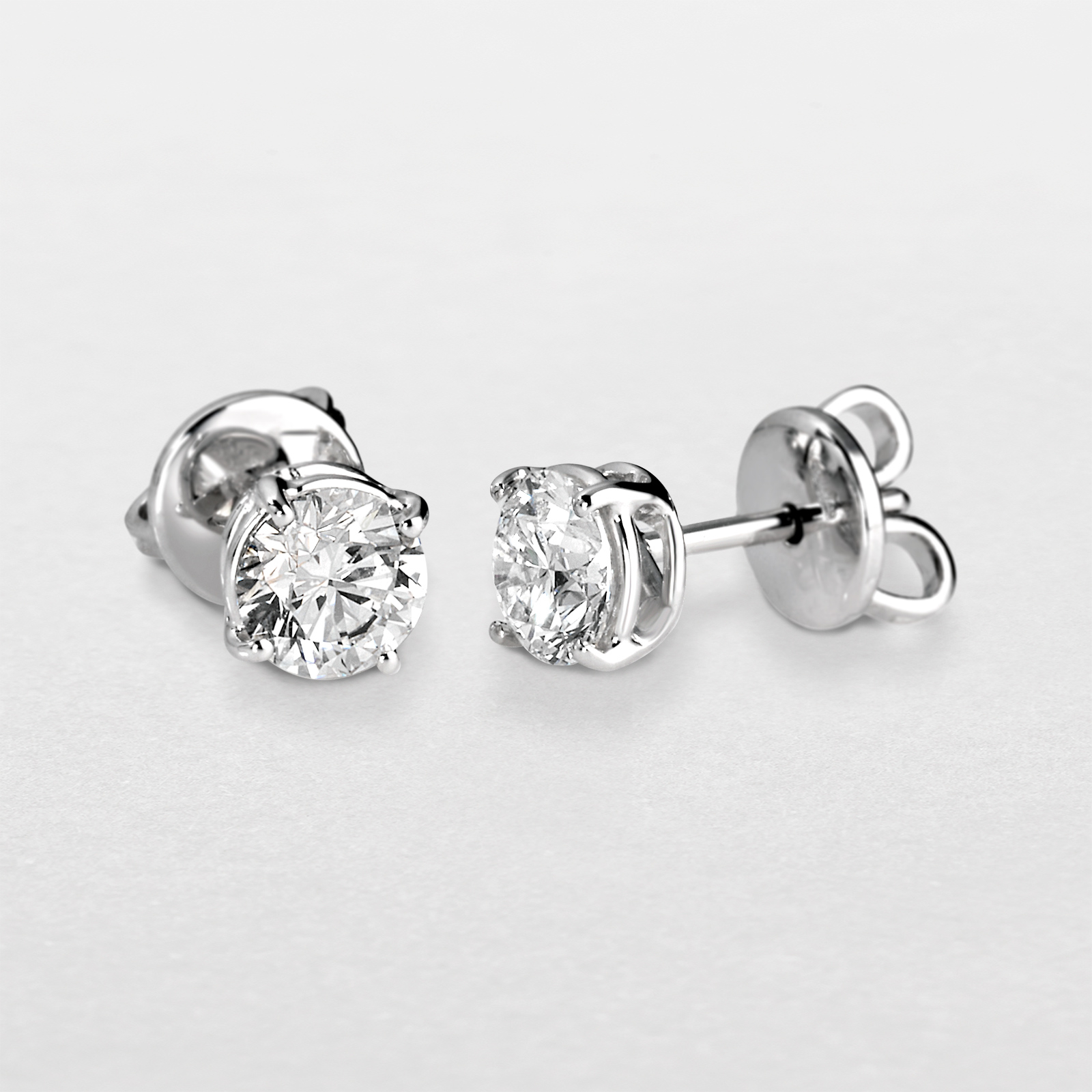 white gold and diamonds earrings