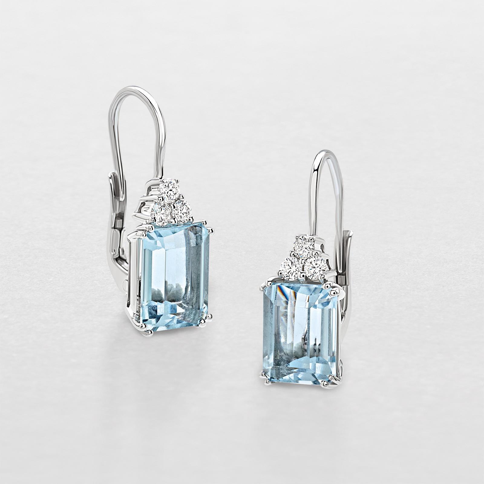 orecchini in oro bianco, diamanti e acquamarina
