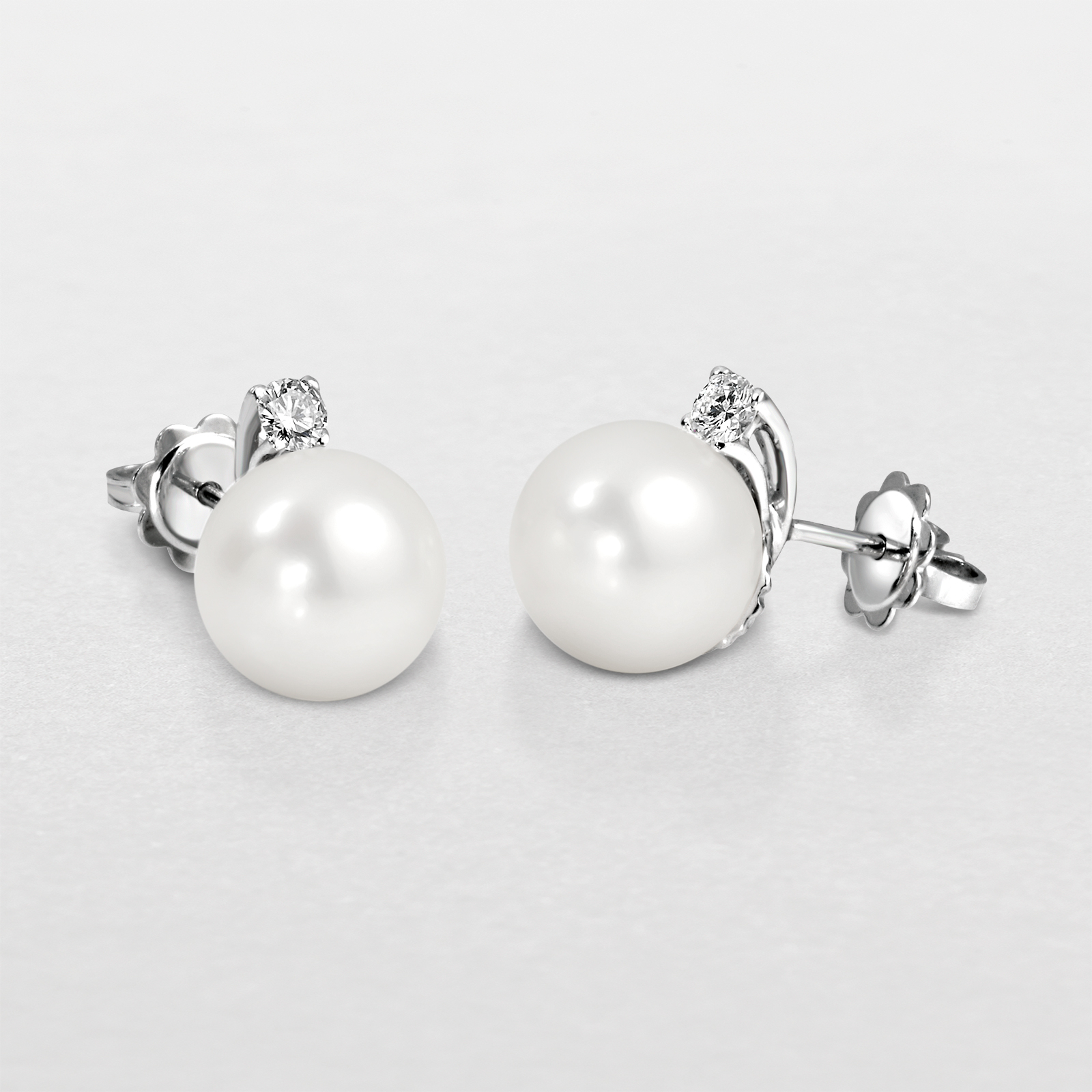 white gold with pearl and diamonds earrings
