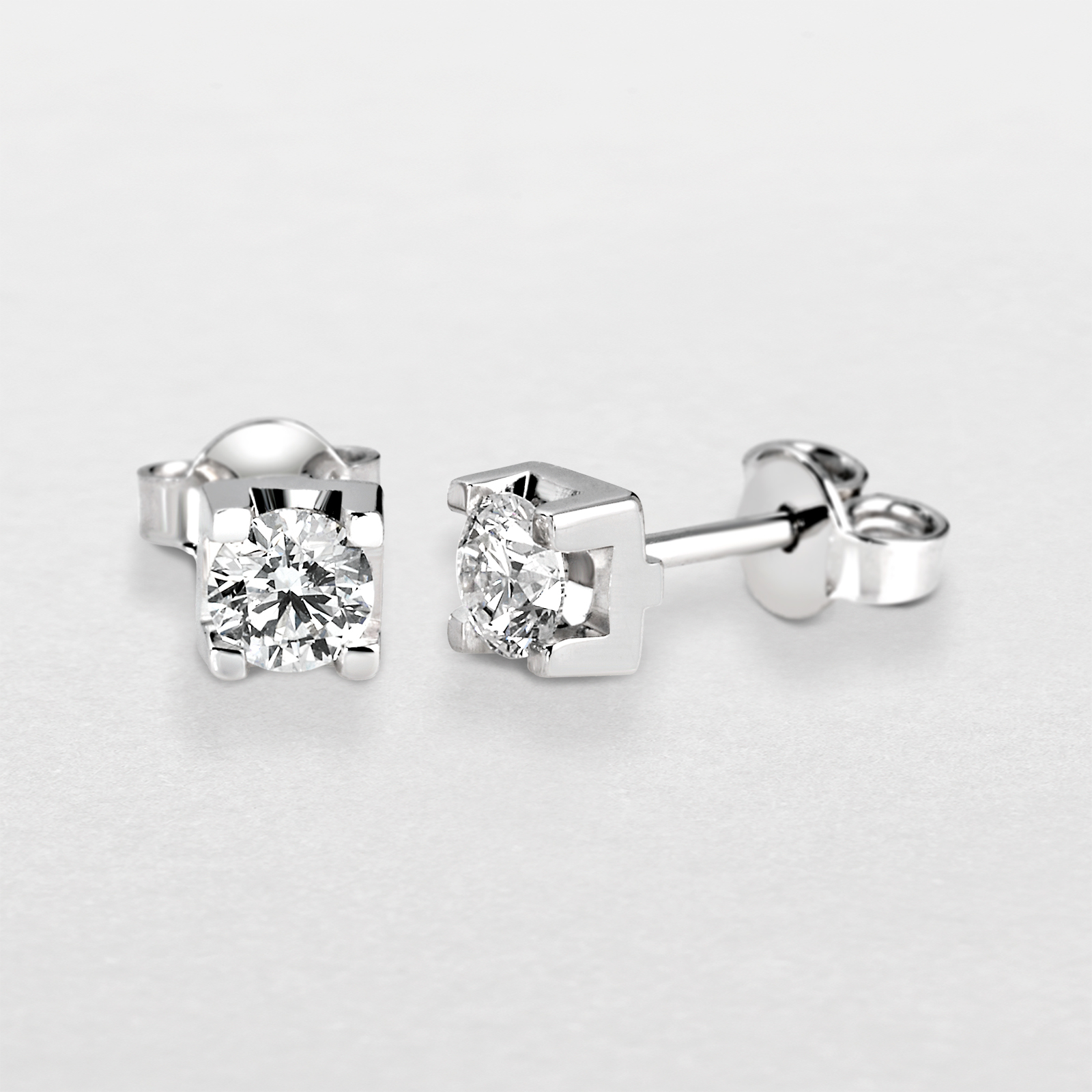 white gold and diamonds earrings