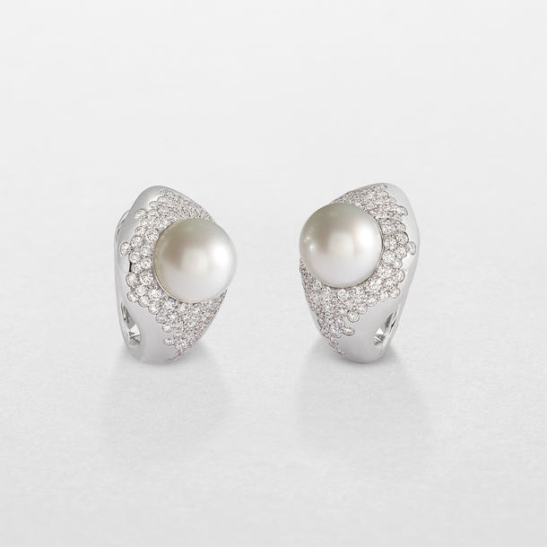 orecchini in oro bianco, perla e diamanti